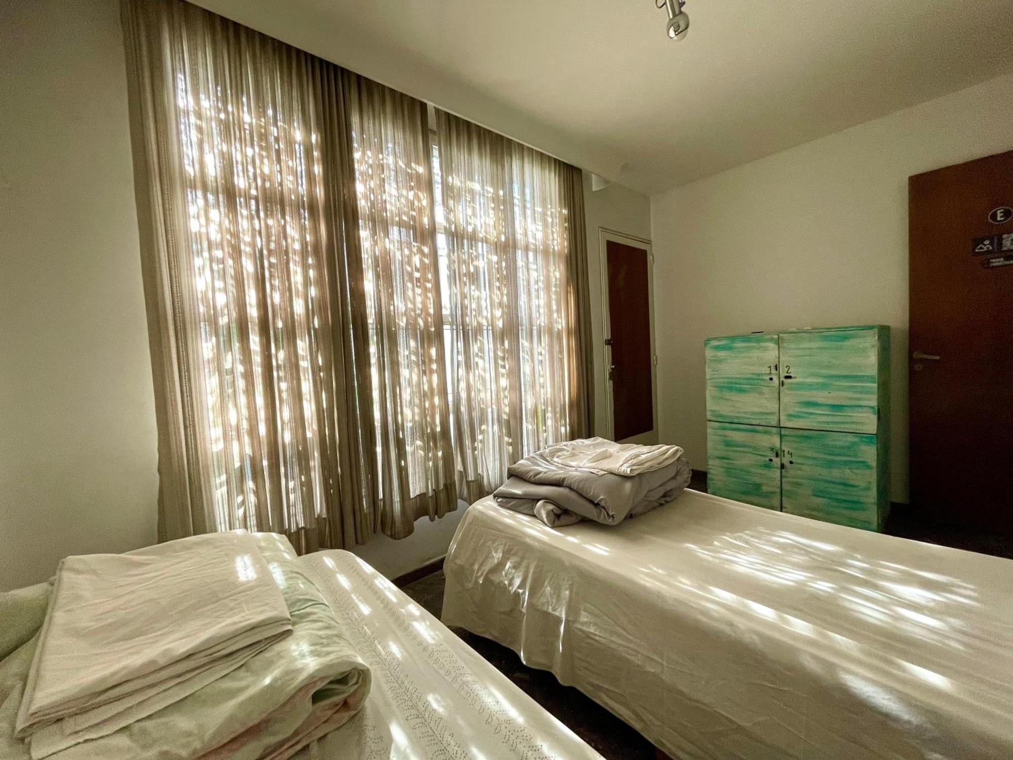 Panda Hostel Мендоса Экстерьер фото